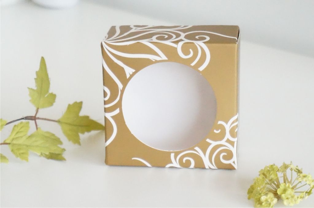 B107-10 金色緹花方型紙盒(圓型窗~有貼塑膠膜)~1組10個